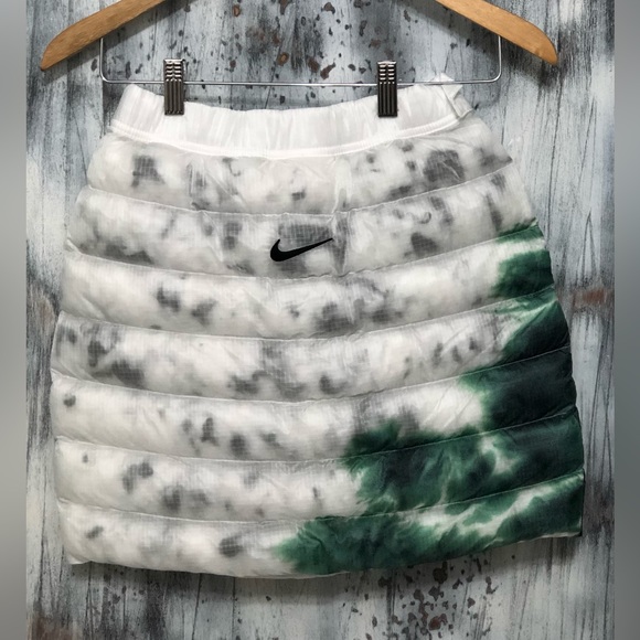 Stussy x Nike Thermore® Ecodown® puffer skirt made with ecodown fibers S… - Picture 2 of 14